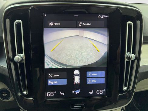 Used 2019 Volvo XC40 T4 Momentum image 29