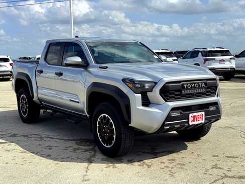 Used 2024 Toyota Tacoma TRD Off-Road image 6