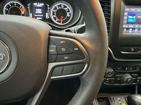 Used 2020 Jeep Cherokee Latitude Plus image 26