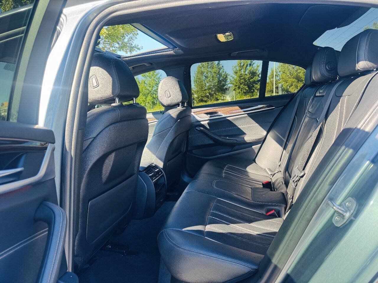 Used 2019 BMW 530i w/ Convenience Package RWD image 10