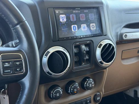 Used 2014 Jeep Wrangler Unlimited Sahara w/ Max Tow Package AWD/4WD image 5