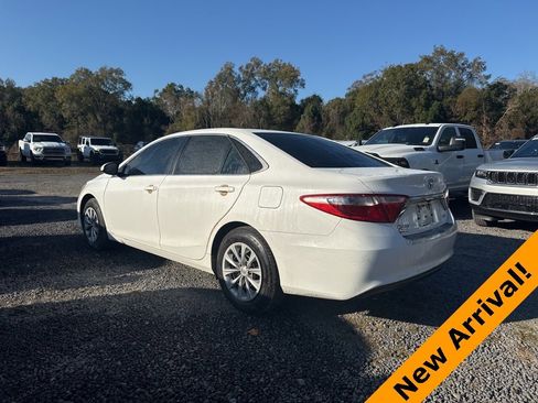 Used 2017 Toyota Camry LE image 3