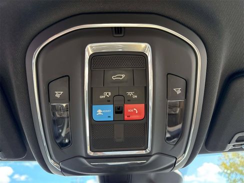 Used 2023 Jeep Grand Cherokee Limited w/ Luxury Tech Group II image 26