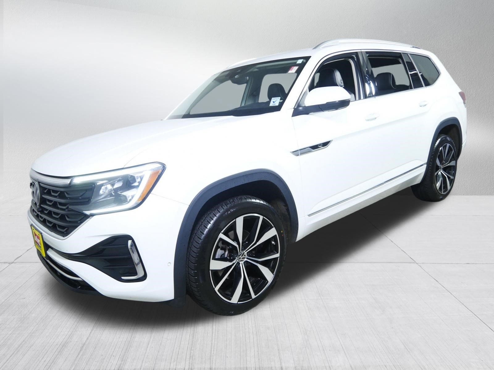 Used 2024 Volkswagen Atlas SEL Premium R-Line AWD/4WD image 3
