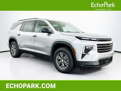 Used 2025 Chevrolet Traverse LT