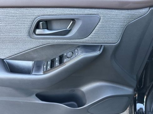 Used 2023 Nissan Rogue S image 20