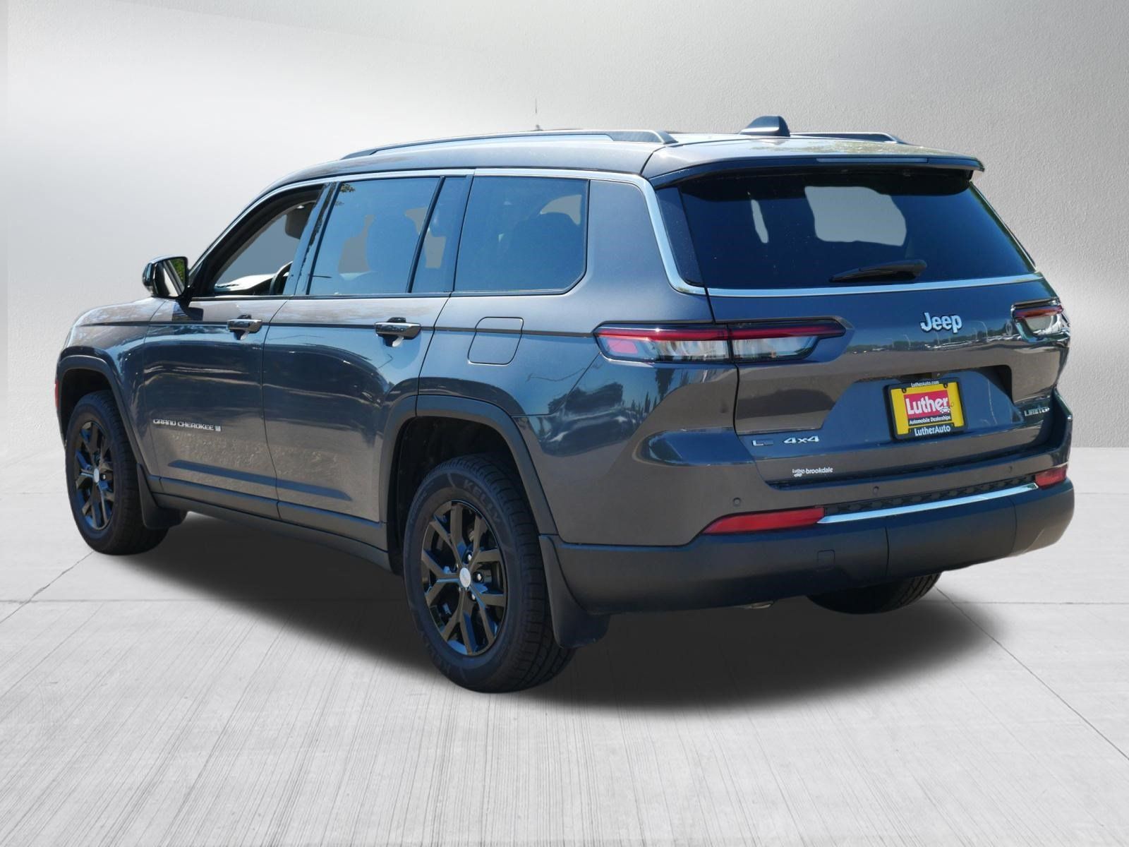 Used 2022 Jeep Grand Cherokee L Limited AWD/4WD image 5