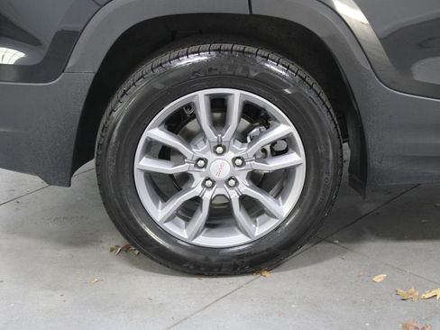 Used 2024 GMC Terrain SLT image 13