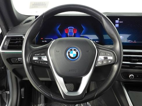 Used 2023 BMW i4 eDrive40 image 27