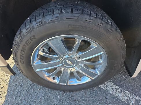 Used 2015 Chevrolet Silverado 1500 High Country w/ High Country Premium Package image 38