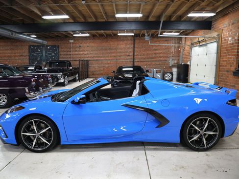 Used 2021 Chevrolet Corvette Stingray Convertible w/ Z51 Performance Package image 23