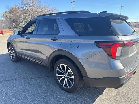 Used 2025 Ford Explorer ST-Line image 5