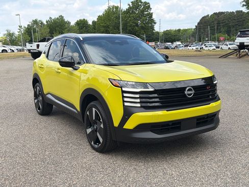 Used 2025 Nissan Kicks SR FWD image 3