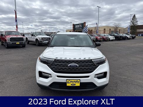 Used 2023 Ford Explorer XLT w/ Equipment Group 202A AWD/4WD image 4