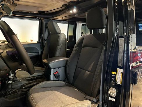 Used 2024 Jeep Wrangler Unlimited Sport AWD/4WD image 16