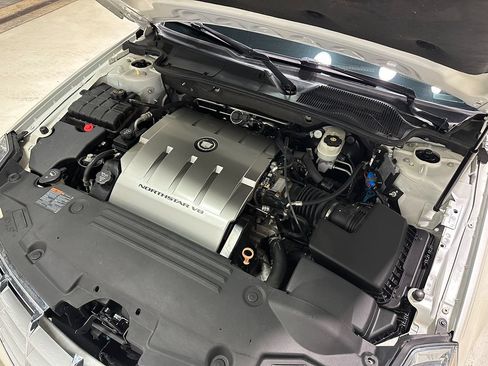 Used 2011 Cadillac DTS Platinum FWD image 4