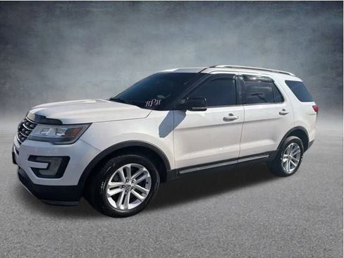 Used 2016 Ford Explorer XLT w/ Equipment Group 202A image 15