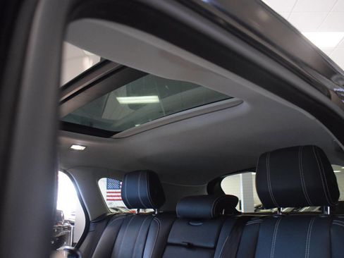 Used 2018 Land Rover Range Rover Velar S AWD/4WD image 72