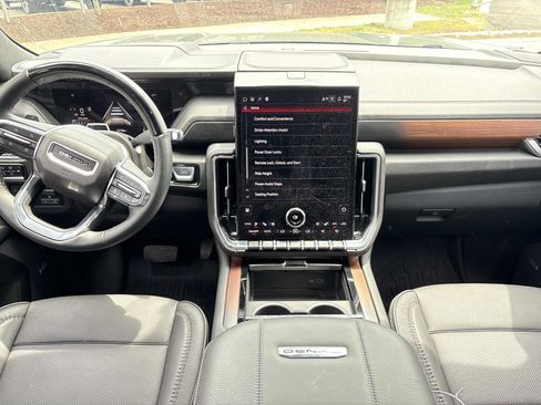 Used 2025 GMC Yukon Denali w/ Denali Reserve Package AWD/4WD image 29