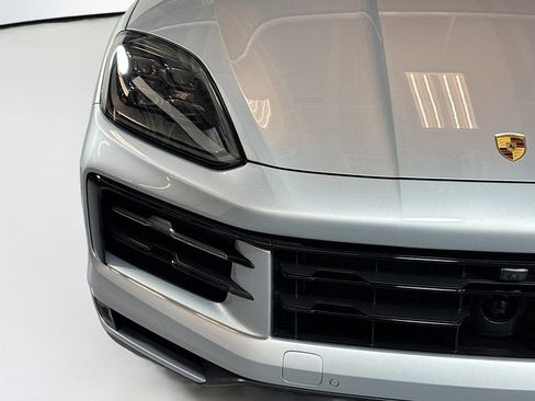 Used 2025 Porsche Cayenne image 27