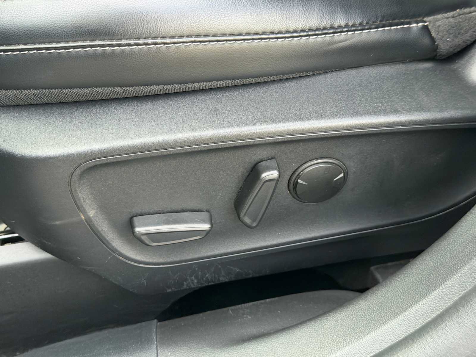 Used 2025 Ford Escape Platinum AWD/4WD image 5