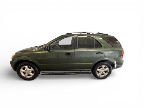 Used 2007 Kia Sorento LX w/ Sport Pkg image 2