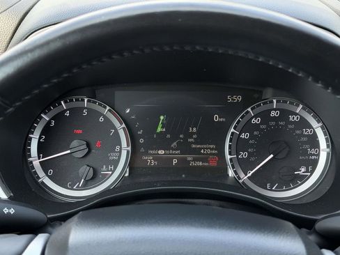 Certified 2024 Toyota Highlander XLE image 12