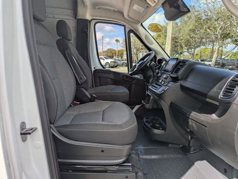 Used 2025 RAM ProMaster 2500 w/ Convenience Group image 32