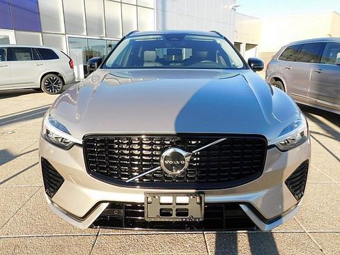 Certified 2025 Volvo XC60 B5 Plus image 12