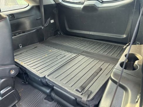 Used 2019 Toyota Highlander SE image 11