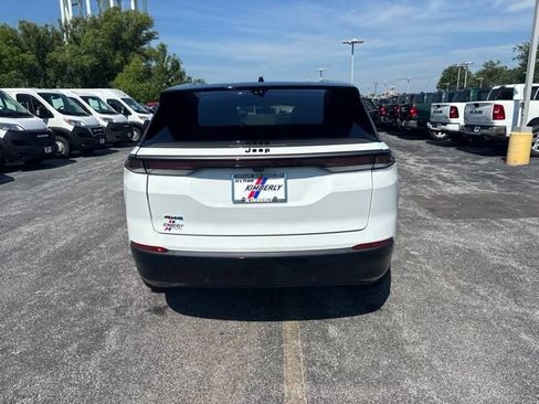 Used 2024 Jeep Wagoneer Limited AWD/4WD image 11