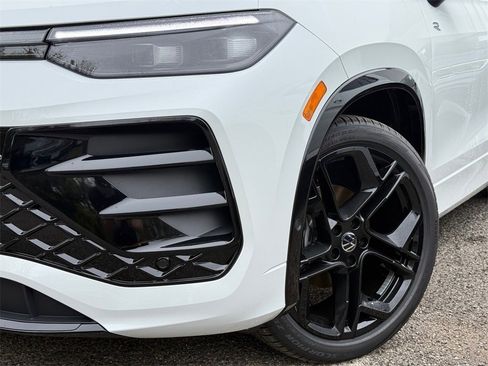 New 2026 Volkswagen Tiguan SE R-Line image 2