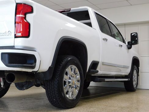 Used 2024 Chevrolet Silverado 2500 High Country w/ Technology Package AWD/4WD image 89