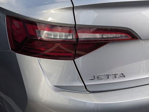 Used 2024 Volkswagen Jetta SE FWD image 25