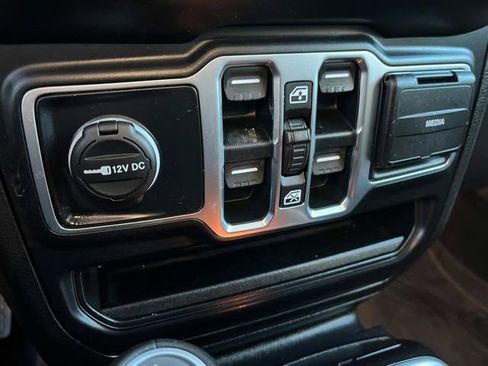 Used 2020 Jeep Wrangler Unlimited Sahara AWD/4WD image 23