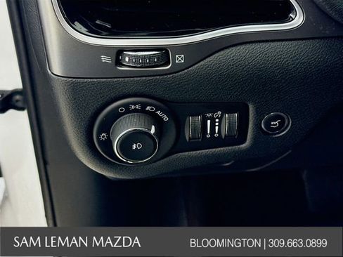 Used 2019 Jeep Cherokee Limited image 10