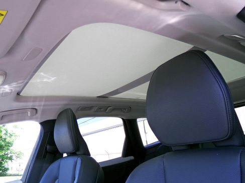 Used 2024 Volvo XC60 B5 Plus AWD/4WD image 3