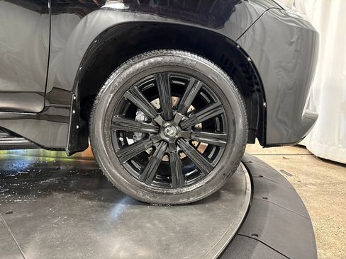 Used 2018 Lexus LX 570 4WD w/ Luxury Package image 19