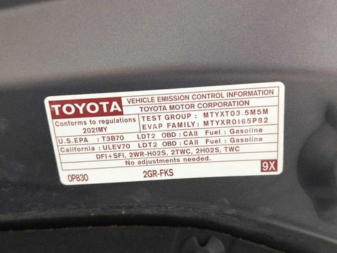 Used 2021 Toyota Highlander LE AWD/4WD image 15