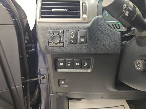 Used 2022 Lexus GX 460 Premium w/ Accessory Package AWD/4WD image 35