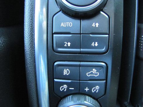 Used 2020 Chevrolet Silverado 3500 High Country image 32