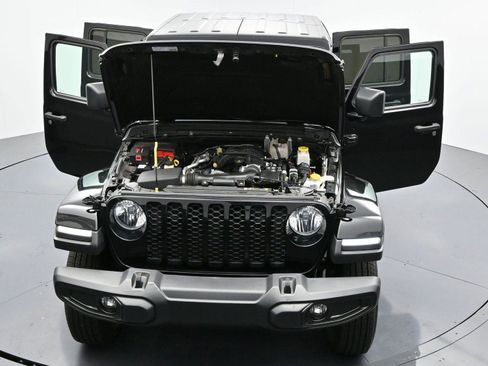 Used 2023 Jeep Gladiator Sport image 39