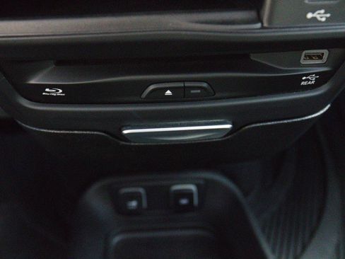 Used 2020 Chrysler Pacifica Limited FWD image 27