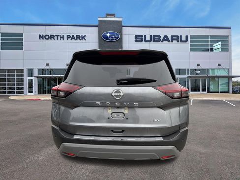 Used 2023 Nissan Rogue SV w/ SV Premium Package image 4