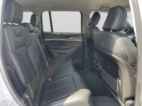 Used 2023 Jeep Grand Cherokee Limited AWD/4WD image 14