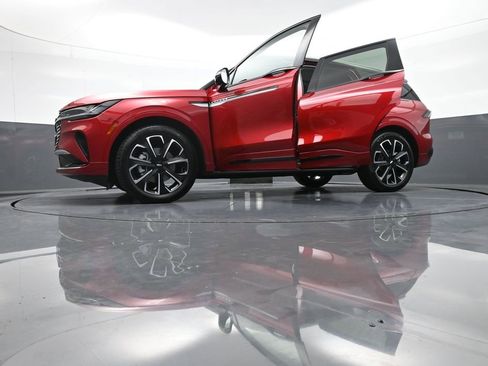 Used 2025 Lincoln Nautilus Reserve image 52