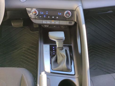 Certified 2023 Hyundai Elantra SEL image 18