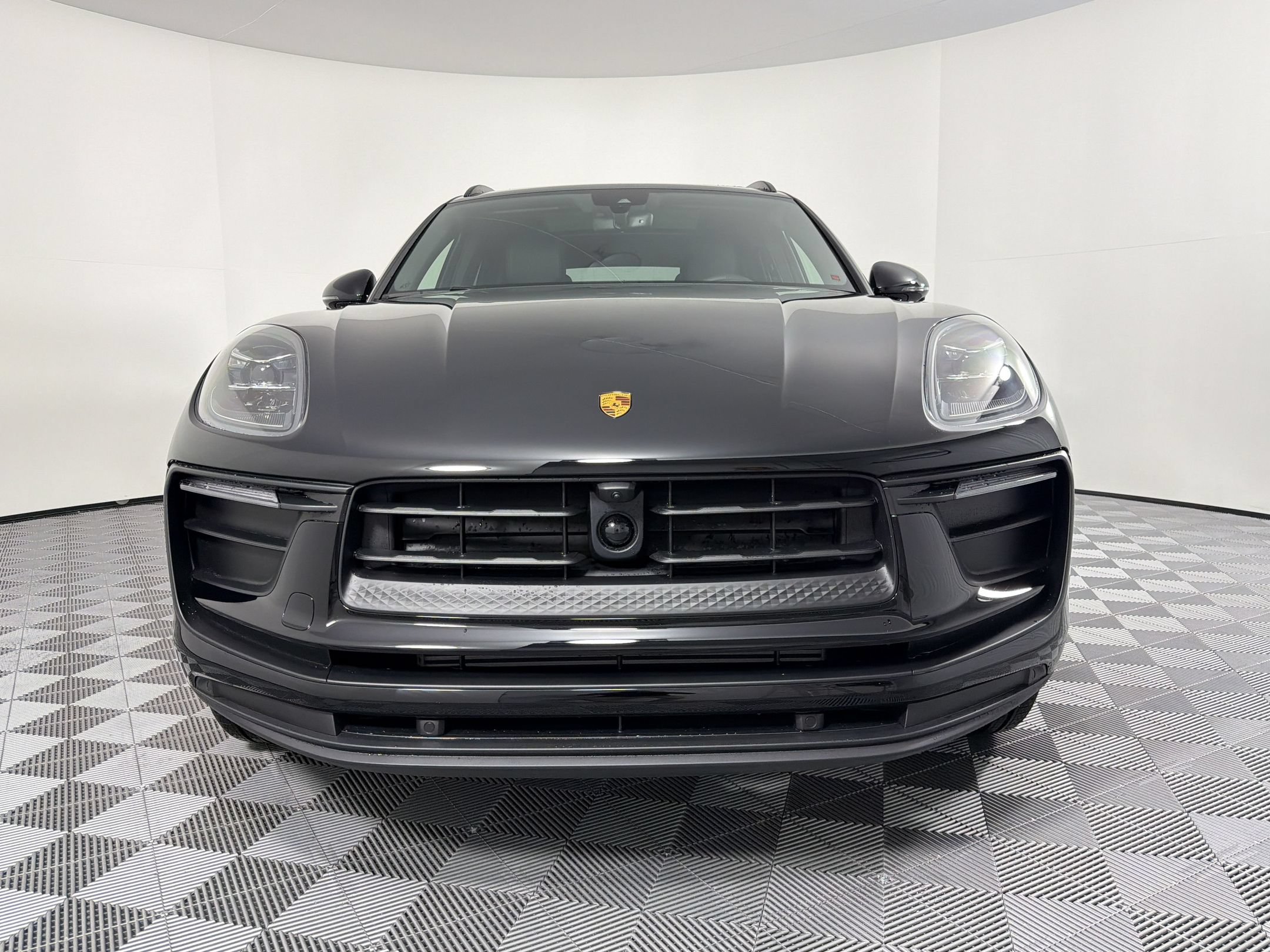 Certified 2026 Porsche Macan AWD/4WD image 14