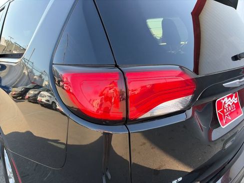 Used 2023 Chrysler Voyager LX FWD image 20