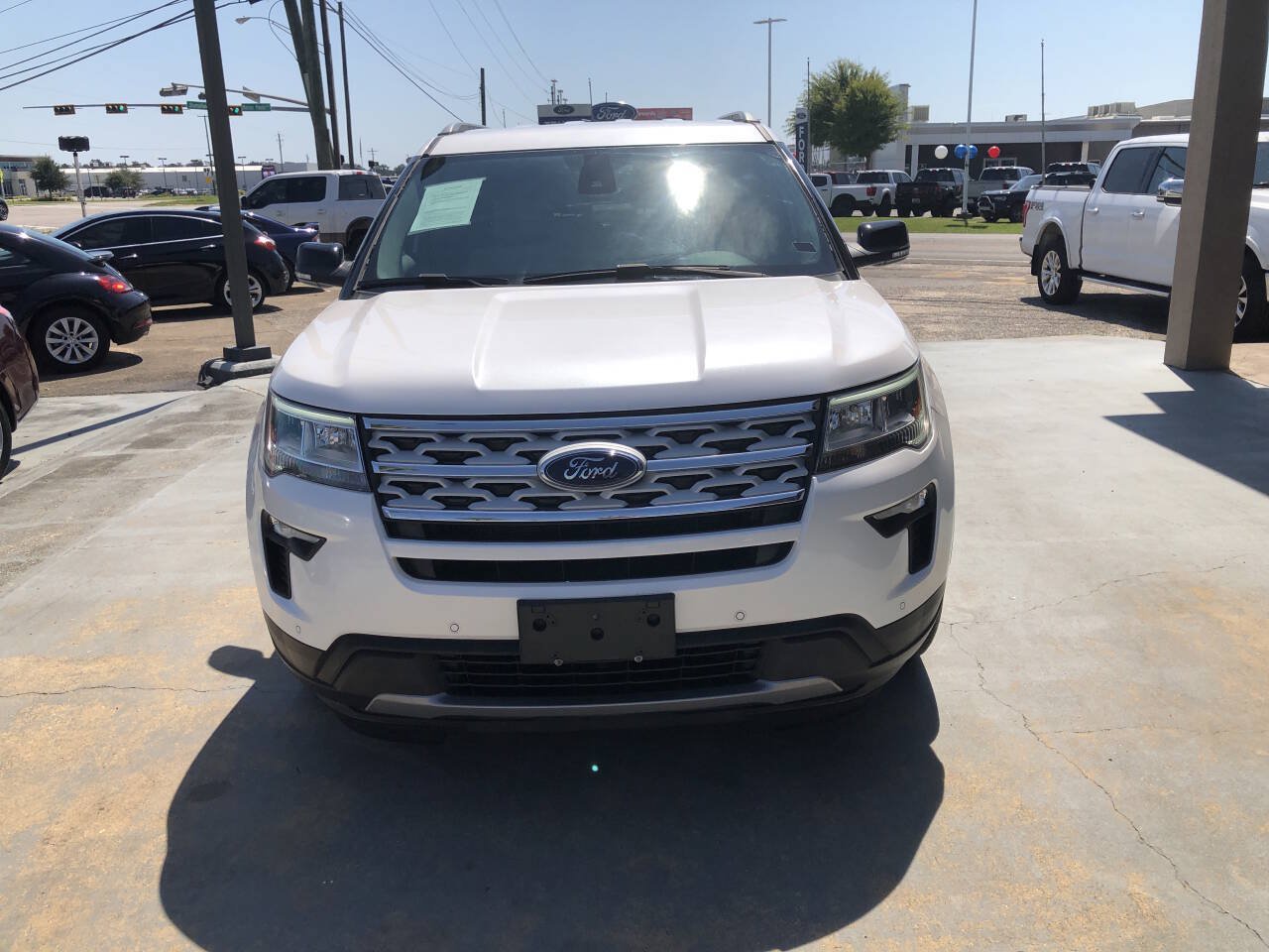 Used 2018 Ford Explorer XLT w/ Equipment Group 202A FWD image 7